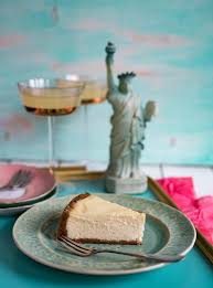 Dann die temperatur auf 160°c reduzieren und weitere 30 minuten backen, bis er recht fest ist, nur in der mitte noch ein wenig wackelig zu sein. New York Cheesecake Mit Rhabarber S Kuche