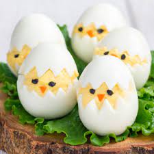 Les enfants adorent partir à la chasse aux oeufs, manger des chocolats et profiter de temps en famille alors que. Paques 2021 Le 4 Avril Menu De Paques Repas De Paques Nourriture Drole
