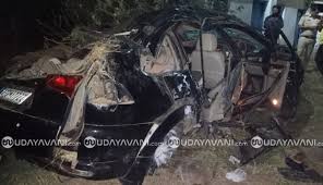 Gadag: Two killed as car loses control and crashes into divider | Udayavani – Latest Kannada News, Udayavani Newspaper