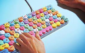 This Would Make Typing All Day A Lot More Colorful To The Eyes Instead Of The Blah Blah Black And White Keys Huh Kawaii Warna Teknologi