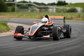 Really fast, easy to drive, affordable singleseaters on great grids. Extended Formula F1000 Driving Experience For One From Buyagift