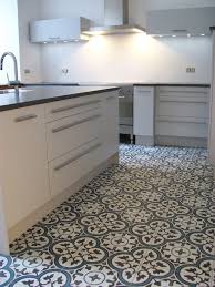 Design Kitchen Vs Encaustic Tiles It Works Kuchenboden Fliesenboden Kuche Zementfliesen