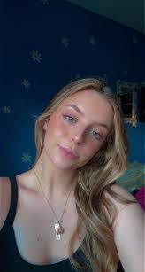 Dana Hilbert's Instagram, Twitter & Facebook