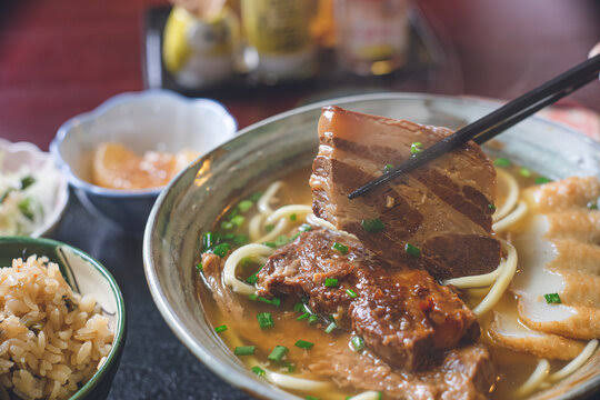 沖縄料理」の写真素材 | 28,629件の無料イラスト画像 | Adobe Stock