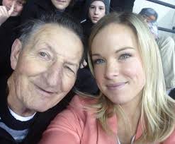 Pour ce 27e épisode du podcast femme d'hockey, isabelle éthier s'entretient avec la journaliste sportive frédérique guay. Frederique Guay On Twitter Je Suis Pas Une Fan Des Selfies Pris Avec Des Vedettes Mais Celle La Elle Est Hot Waltergretzky Peewee Http T Co Ovt24fa9va