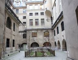 My name is rosalie lamorlière. Conciergerie Palace Guided Tour Aime Paris