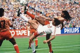 Het europees kampioenschap voetbal 1988. Bol Com Fine Art Foto Achter Acrylglas Op Dibond Wk Voetbal Ruud Gullit 1988 50x70 Cm