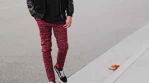 Taille basse avec coupe droite. Comment Porter Un Pantalon A Carreaux Pour Homme Psm