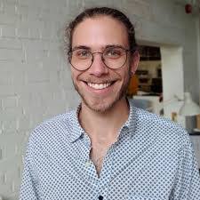 Tom Deering's Instagram, Twitter & Facebook