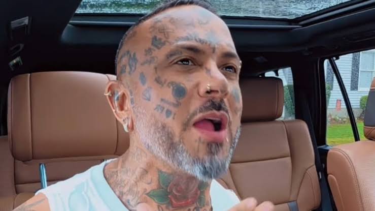 Influencer dominicano fue víctima de robo en Medellín mientras caminaba con su hijo - El País
