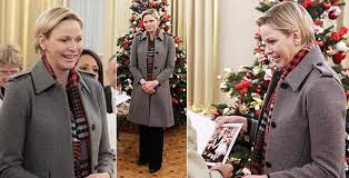 Durante il tradizioanle arbre de noël del principato di monaco charlene ha sorpreso tutti con un taglio di capelli ancora più corto del solito, rasato su un lato e con ciocche sempre più lunghe. Charlene Wittstock E Davvero Tiratissima Alla Consegna Dei Regali Di Natale Svela Tutti I Segni Del Tempo Che Passa People
