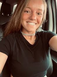 Wendy Slusher's Instagram, Twitter & Facebook