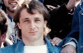 La magistratura indaga nuovamente sulla misteriosa morte del calciatore del cosenza avvenuta nel 1989 e all'epoca archiviata come suicidio. Mxb X1nelm2abm