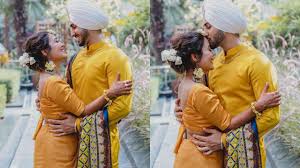 7,018 likes · 188 talking about this. Neha Kakkar Rohanpreet Singh S Dreamy Pics From Haldi Ceremony Out