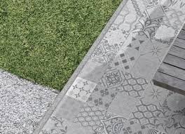 Bonjour, nous avons le projet, pas du tout urgent, de mettre des bordures en béton : Bordures En Beton Marlux