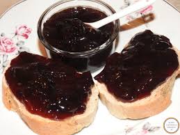 Puteti inlocui prunele cu piersici, insa in cazul acesta va trebui sa prelungiti timpul de gatit. Dulceata De Prune Food Amazing Food Romanian Food