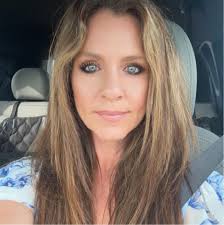 Where is a good salon or stylist?I am needing all services… highlights,  cut, conditioning treatment. I have very think/fine hair and I'm wanting to  go with a shorter bob style cut. I