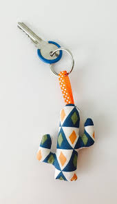 Porte Cles Cactus Mexicain En Tissu Motif Graphique Porte Cles Par Bazaracaro Porte Cle Bouts De Tissu Bijoux Fait Main