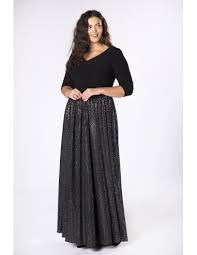 Sbirciando tra i modelli di taglie forti eleganti troverai sicuramente il modello adatto. Abito Lungo Taglie Forti Elegante Con Orlo Lucido