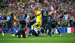 แมนยู สไตล์ ทีมชาติฝรั่งเศสชุดแชมป์โลก 2018 | ฟุตบอลจีเนียส #โซลชา #france2018 #worldcup. à¸›à¸£à¸°à¸¡à¸§à¸¥à¸ à¸²à¸žà¸šà¸£à¸£à¸¢à¸²à¸à¸²à¸¨à¸‰à¸¥à¸­à¸‡à¹à¸Šà¸¡à¸› à¹‚à¸¥à¸à¸— à¸¡à¸Šà¸²à¸• à¸à¸£ à¸‡à¹€à¸¨à¸ªà¸— à¸²à¸¡à¸à¸¥à¸²à¸‡à¸ªà¸²à¸¢à¸à¸™