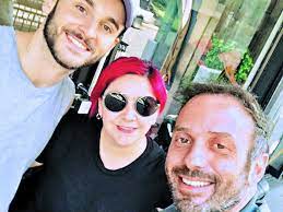 Enrique tomás gonzález sepúlveda (born november 22, 1985 in santiago, chile) is a chilean artistic gymnast, the first of his country to medal at world cup events, and the first to qualify for a summer olympic games. Tomas Gonzalez Se Vestira De Gala