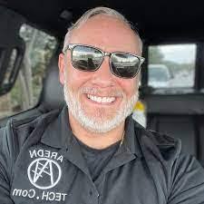 Arron Swindler's Instagram, Twitter & Facebook