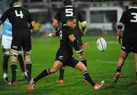 As there is so much space in sevens it can be a difficult task but by adopting the technique below you should be able to stop the defensive line should consist of 6 players in the front line and 1 player behind sweeping. Position Specific Halfback Rugby Toolbox