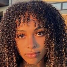 Capri Williams's Instagram, Twitter & Facebook