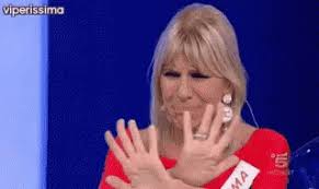 Dall'approdo in studio agli amori burrascosi e travolgenti, dai battibecchi. Gemma Gifs Tenor