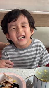 上發條俱樂部- 哈囉~我是林太太🙋🏻，不過今天的主角是林先生喔☺️ 祝我的帥老公35歲生日快樂🎂  你永遠都是我吃燒肉時抹油網防沾黏的那塊重要肥肉!(這是什麼真愛誓言😂)