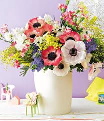 Fruhlingsstrauss Aus Anemonen Mimosen Und Eleganznelken Beautiful Bouquet Of Flowers Flower Arrangements Photo Bouquet
