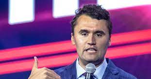 Felfoghatatlan tragédia – Belehalt sérülésébe Charlie Kirk aktivista, Donald Trump támogatója - Hír TV