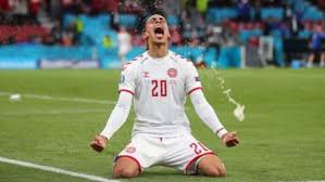 L'italie bat l'espagne aux tirs au but et se qualifie pour la finale. Oocfo5mr73hy4m