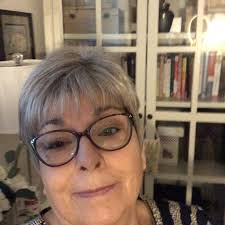 The Wig Diva in Carly- Silver Stone The last day of my 4 week wig  challenge.