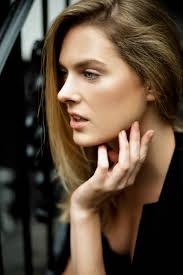 Kate Holliday's Instagram, Twitter & Facebook