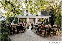 Maybe you would like to learn more about one of these? Outdoor Wedding In Charlotte Nc At Morehead Inn By Www Cassbradleyweddings Com Hochzeitlocations Holzwurfel Brautkleid Armellos
