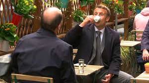Il va devoir dire, matin, midi et soir, que macron est le plus grand génie de tous les temps, afin de le faire réélire malgré l'évidence. Reouvertures Macron Et Castex Partagent Un Cafe En Terrasse
