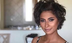 حققت الفنانة روبي بأغنيتها الجديدة حتة تانية ، أكثر من 8 مليون مشاهدة ، وذلك خلال أكثر من أسبوعين من طرحها تتضمن الأغنية أحدث ألبومات روبي بعد غياب أكثر من 15 سنة عن عالم الغناء، حيث طرحت أغنية واحدة جديدة، أنا لوزعلانة، وحققتا نسبة مشاهدة عالية عبر يوتيوب. Ø±Ù‚ØµØ© Ø±ÙˆØ¨ÙŠ Ø§Ù„Ø´Ù‡ÙŠØ±Ø© Øª Ø«ÙŠØ± Ø§Ù„Ø¬Ø¯Ù„ Ø¨Ø¹Ø¯ Ø£ÙƒØ«Ø± Ù…Ù† 15 Ø³Ù†Ø© Al Arrab Ø§Ù„Ø¹Ø±Ø§Ø¨