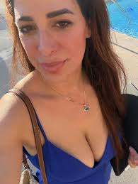 Ladies are you feeling burnt out, mid day tiredness, stressed out, bloated,  well I got just the right thing for you. Trust me I've been there now I  feel amazing I've lost