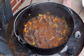 Provencialischer Lammeintopf Aus Dem Dutch Oven In 2020 Lammeintopf Fleischeintopf Rezepte Eintopf