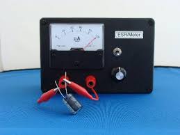 Tapi sebetulnya transistor yang sedang dipakaipun kita bisa saja menentukan kakinya dengan membaca keadaan rangkaian (apalagi rangkaian yang sudah dilengkapi tanda kaki komponen). Esr Meter Alat Ukur Wajib Bagi Teknisi Elektronika Selain Multimeter Ilmu Listrik Dan Elektronik Service Center