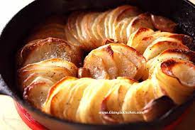 Crispy Garlic Potatoes Explosion Of Tastes Garlic Potatoes Lamb Dishes Garlic Potatoes Recipe