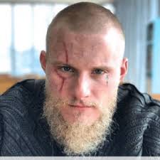 Other acceptable matches include triangle, diamond, and heart face shapes. 15 Modern Viking Haircut For Men 2021