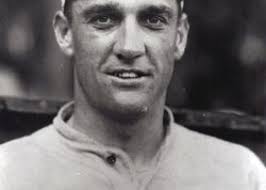 George “High Pockets” Kelly of the New York Giants hits a home run in his  sixth consecutive game