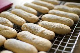 Et Voila Comme Je Vous L 39 Avais Promis Sur Facebook La Recette Des Biscuits Cuillere Et Je Dois Dire Que Je Suis Plutot Biscuit Cuillere Recette Biscuits