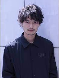 ガズル ハラジュク guzzle harajuku マッシュウルフにスパイラルパーマで新しいパーマスタイルに メンズ ヘアスタイル メンズ 髪型 ミディアム メンズ ショート パーマ