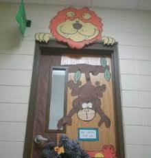 We all know teaching can be a jungle, so why not embrace the chaos by transforming your classroom into a jungle? Jungle Safari Themed Classroom Ideas Printable Classroom Decorations Jungle Theme Classroom Featured