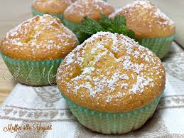 Non limitiamoci ai muffin classici, che sono comunque buonissimi e gustosissimi, provate e si preparano molto velocemente, non richiedono tantissimi ingredienti e bastano poche e semplici mosse per realizzare dei dolci super buoni che. Muffin Allo Yogurt Morbidi E Soffici Muffin Allo Yogurt Dolci Yogurt Ricette Dolci