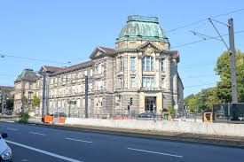 Das haus solms, auch palais solms genannt, ist ein historistisches wohnhaus in karlsruhe. Rathauser In Karlsruhe Burgerburo Behorden Co Meinka