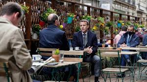 Président de la république française. Emmanuel Macron Misst Sich Mit Youtubern